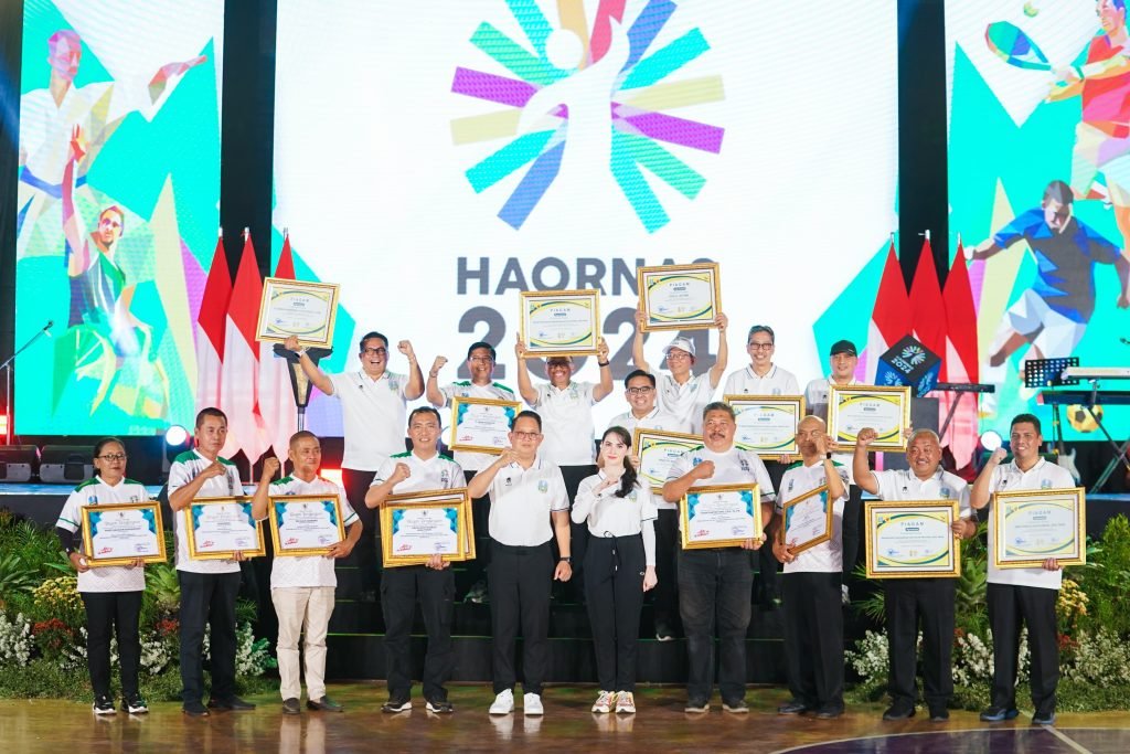 Pj Gubernur Berikan Penghargaan kepada Insan Olahraga