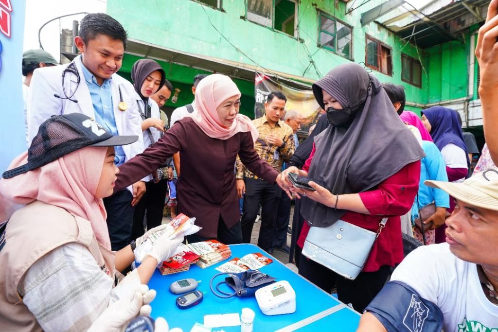 Khofifah Tetap Waspada Meski Elektabilitasnya Paling Unggul