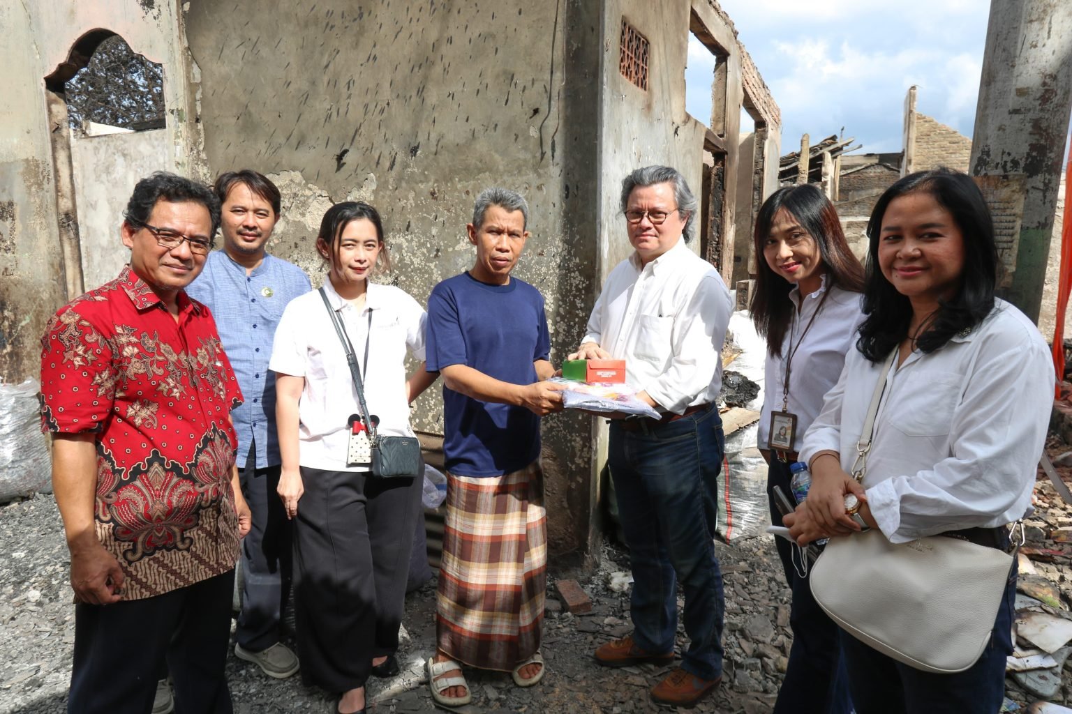 MDKA dan BAZNAS RI Salurkan Bantuan untuk 1.520 Penyintas Kebakaran di Kemayoran