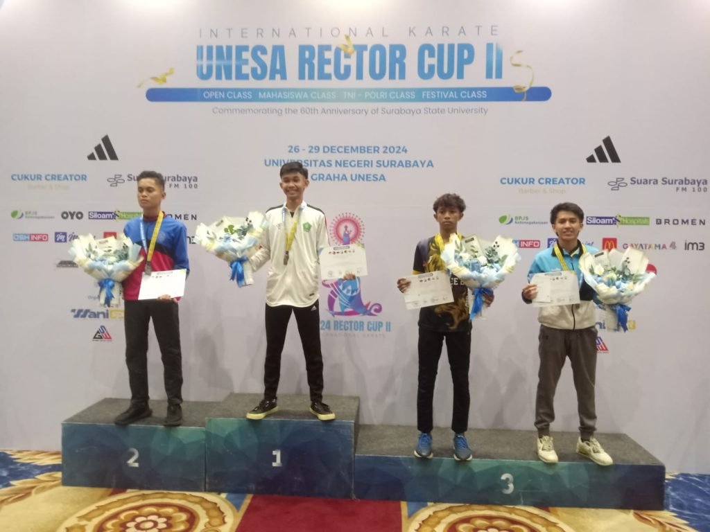 3 Atlet SMAN 4 Sidoarjo, Raih Emas Karate Internasional Unesa Cup