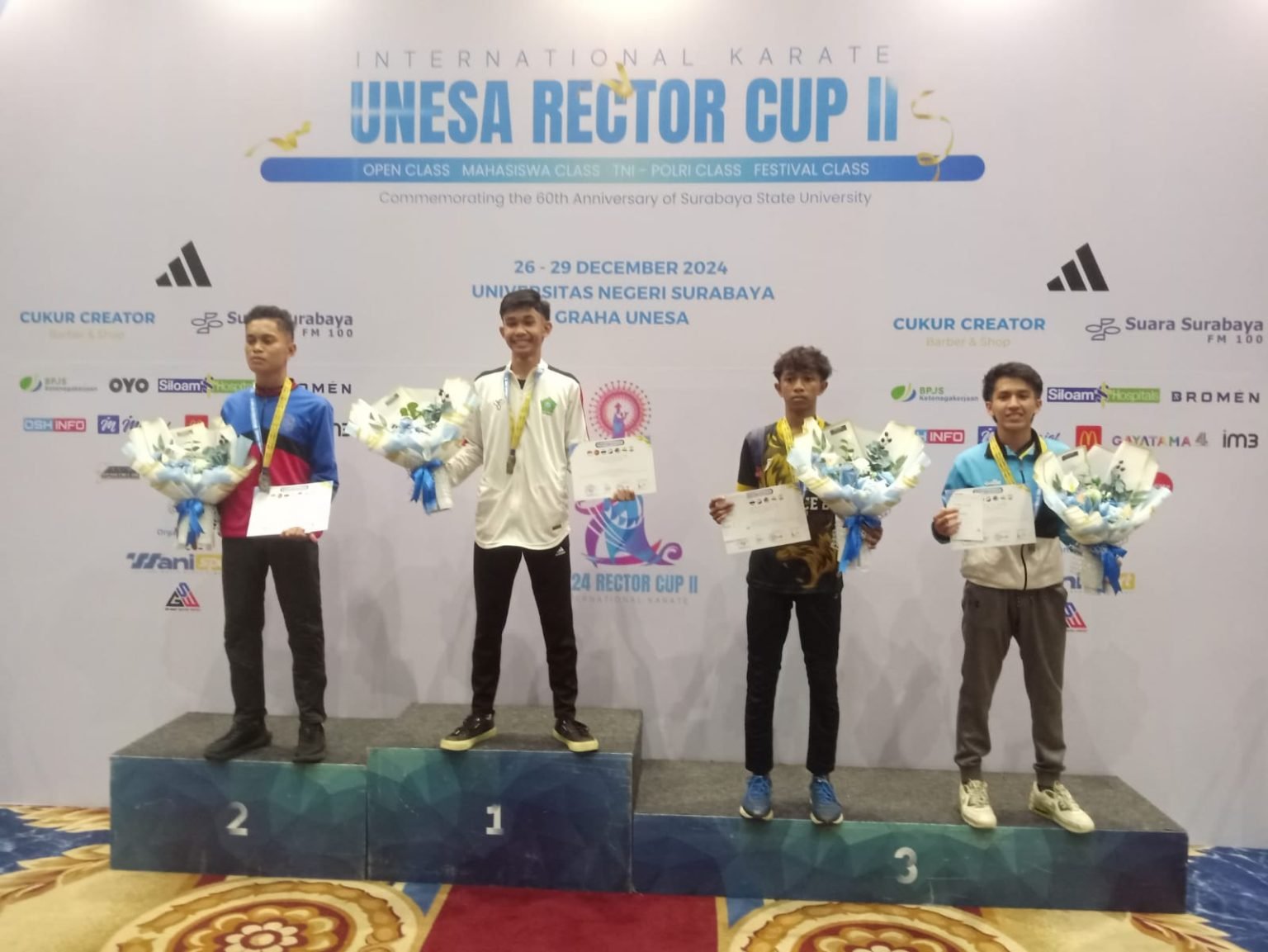3 Atlet SMAN 4 Sidoarjo, Raih Emas Karate Internasional Unesa Cup