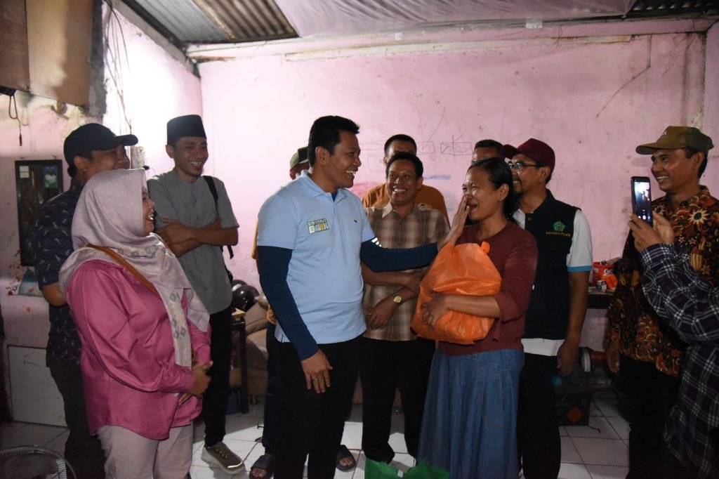 Plt. Bupati Sidoarjo Subandi Kunjungi Warga Penerima Program Bedah Rumah