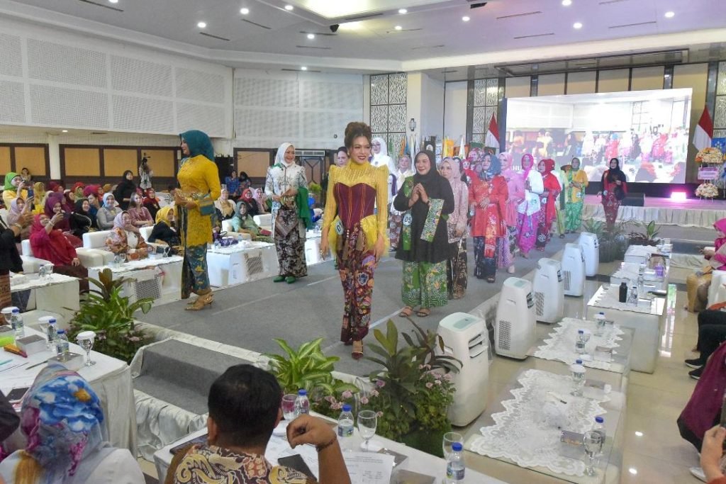 Lomba Wanita Inspiratif dan Peragaan Busana di HUT ke-58 GOW Surabaya