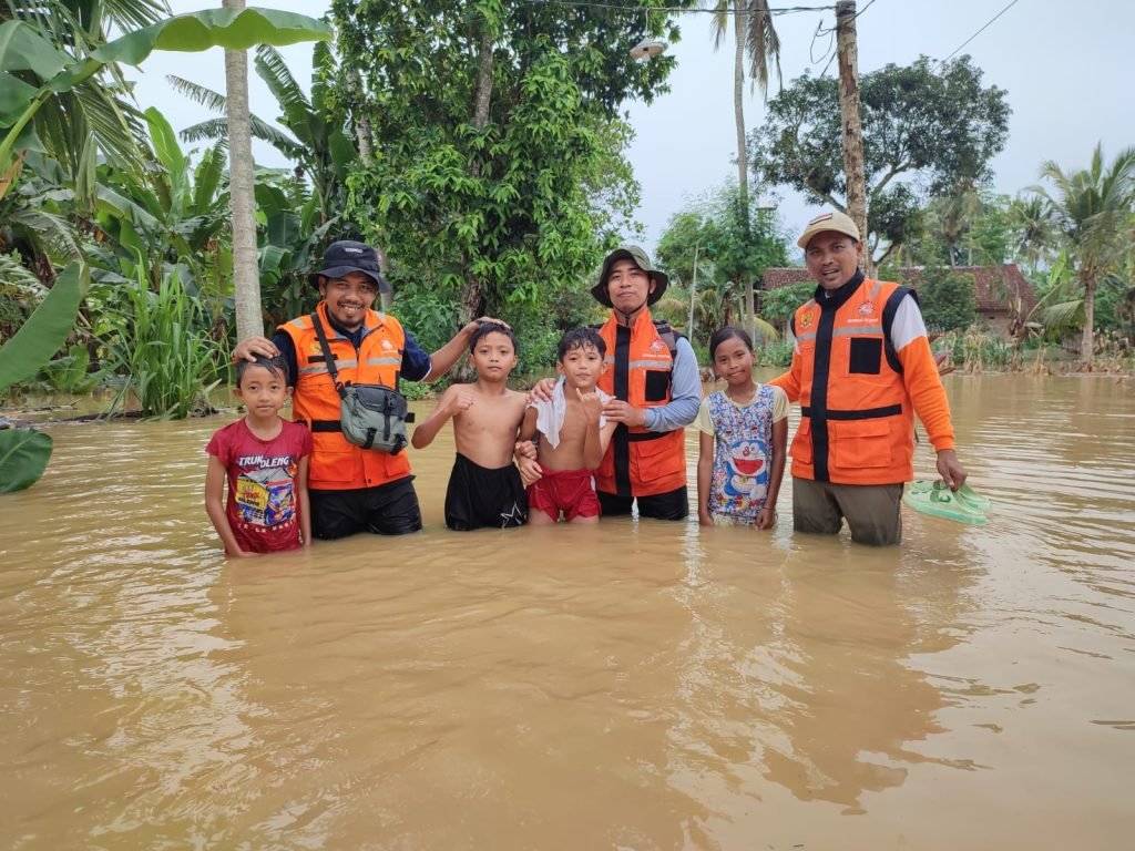 Relindo Jatim Bantu Penyintas Banjir di Jember