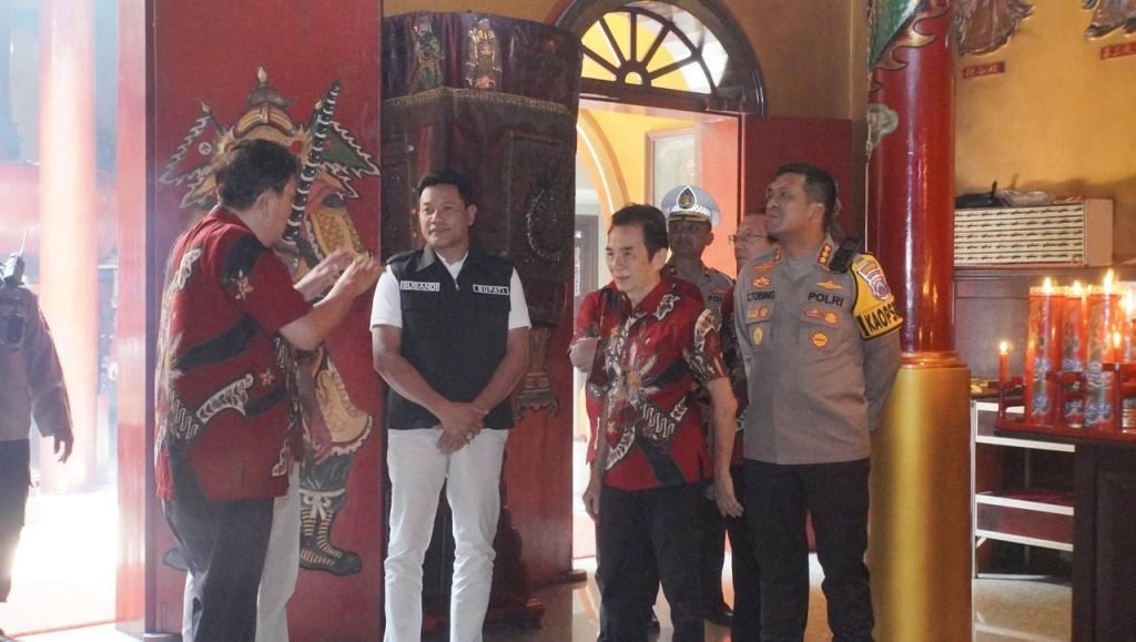 Plt Bupati Sidoarjo dan Forkopimda Kunjungi Klenteng Tjong Hok Kiong di Perayaan Imlek 2576