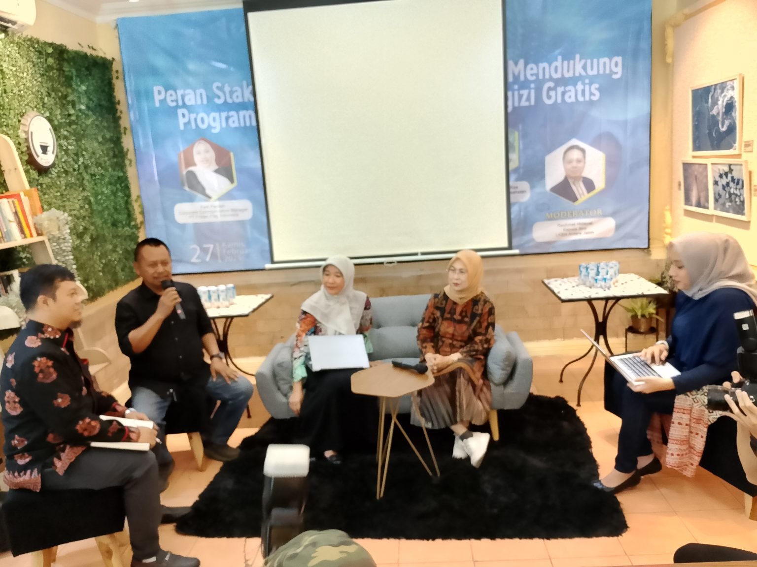 Forum Diskusi di Surabaya Bahas Peran Stakeholder dan Media dalam Program Makan Bergizi Gratis