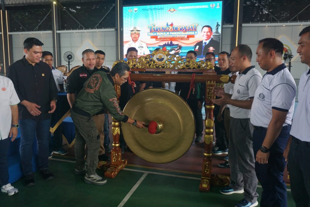 Atlet Tarung Derajat Rebutkan Piala Pangkoarmada II di Kejurprov