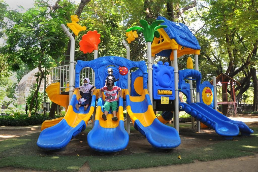 Taman Flora dan Taman Cahaya Resmi Bersertifikat SNI