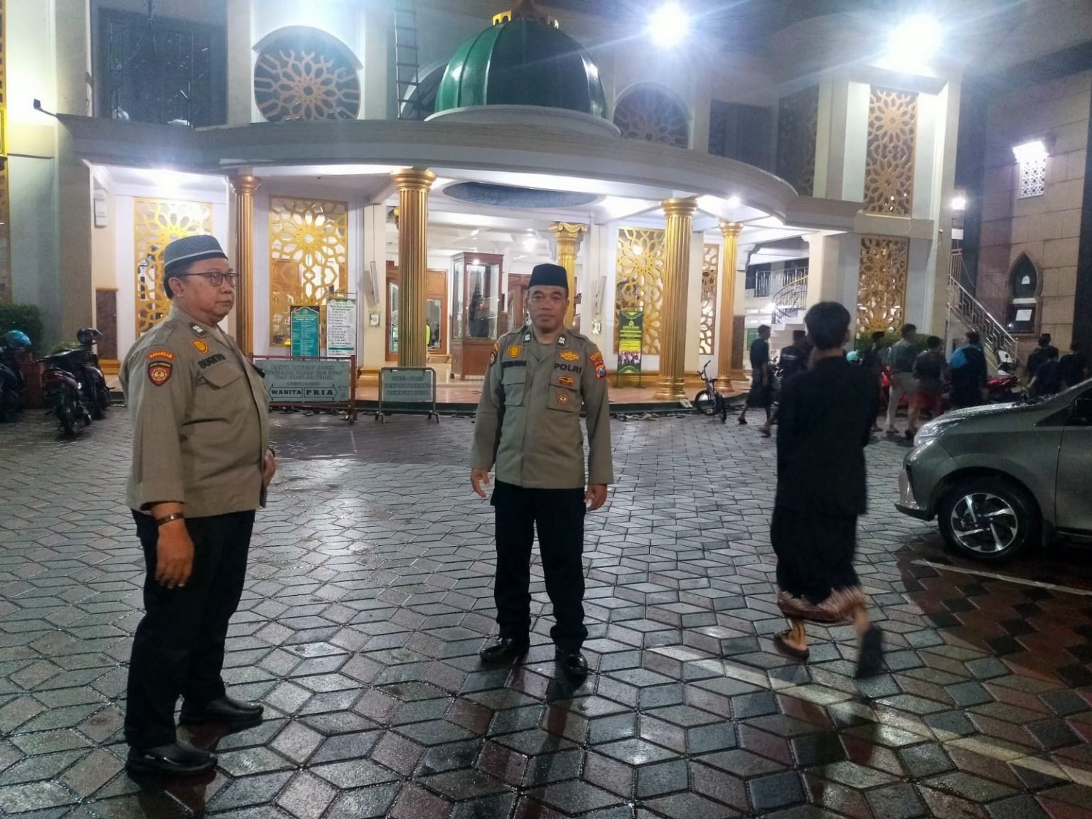 Kapolsek Gedangan Kompol Ari Priambodo Amankan Shalat Tarawih Pertama di Masjid Al Hidayah