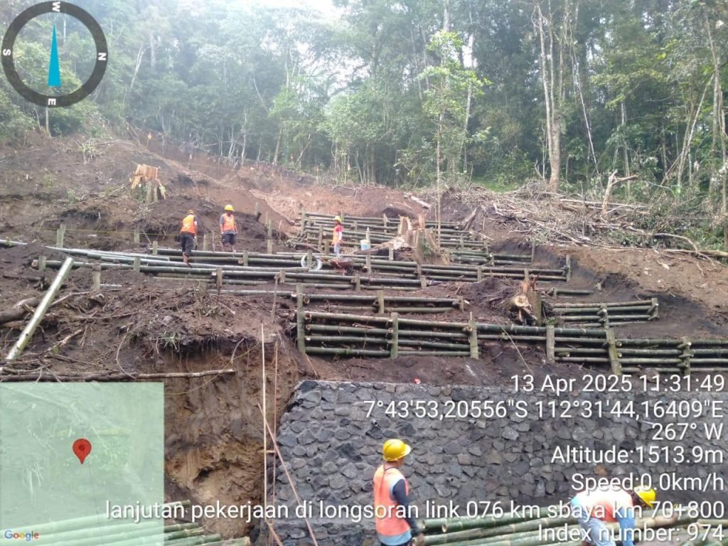 Perbaikan Jalur Pacet-Cangar Dikebut