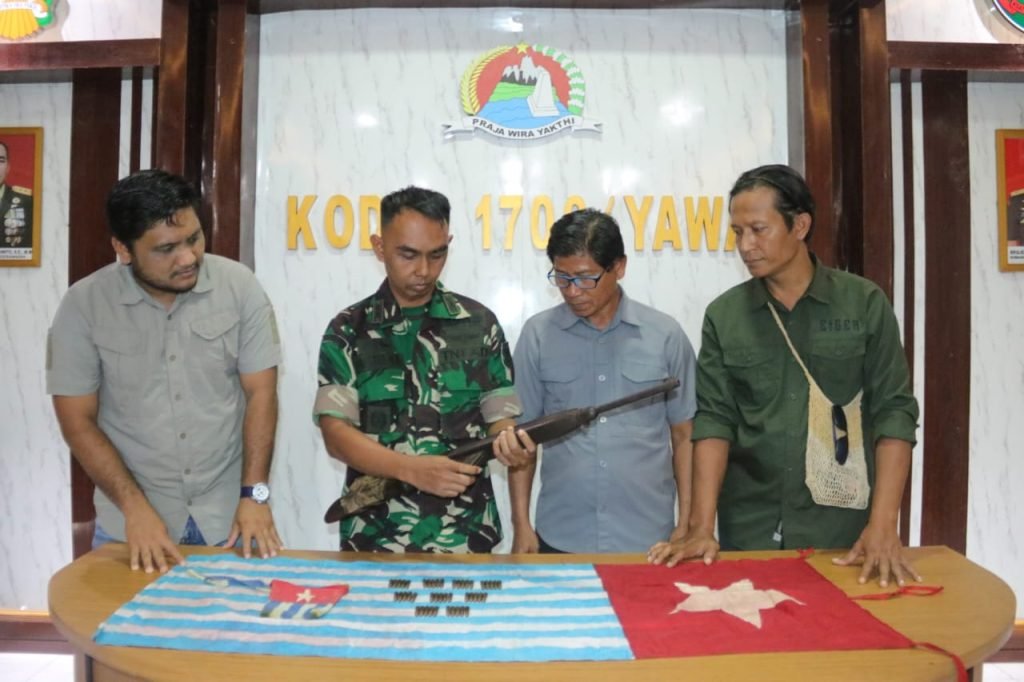 Kembali ke NKRI Lebih Bermasa Depan, Sekeluarga Anggota OPM Bersandar di Panji Merah Putih