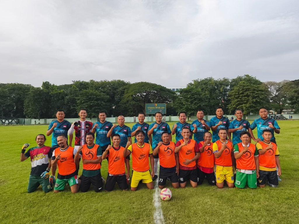 Tingkatkan Silaturahmi Dengan Jurnalis, Tim Kodam V Brawijaya dan Siwo PWI Jatim Latihan Sepakbola Bareng