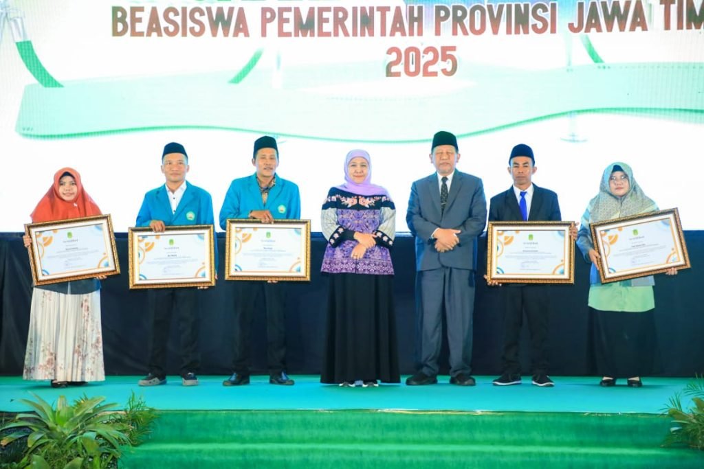 Luncurkan 1.193 Beasiswa Santri, Khofifah: Santri adalah Aset Intelektual Bangsa”