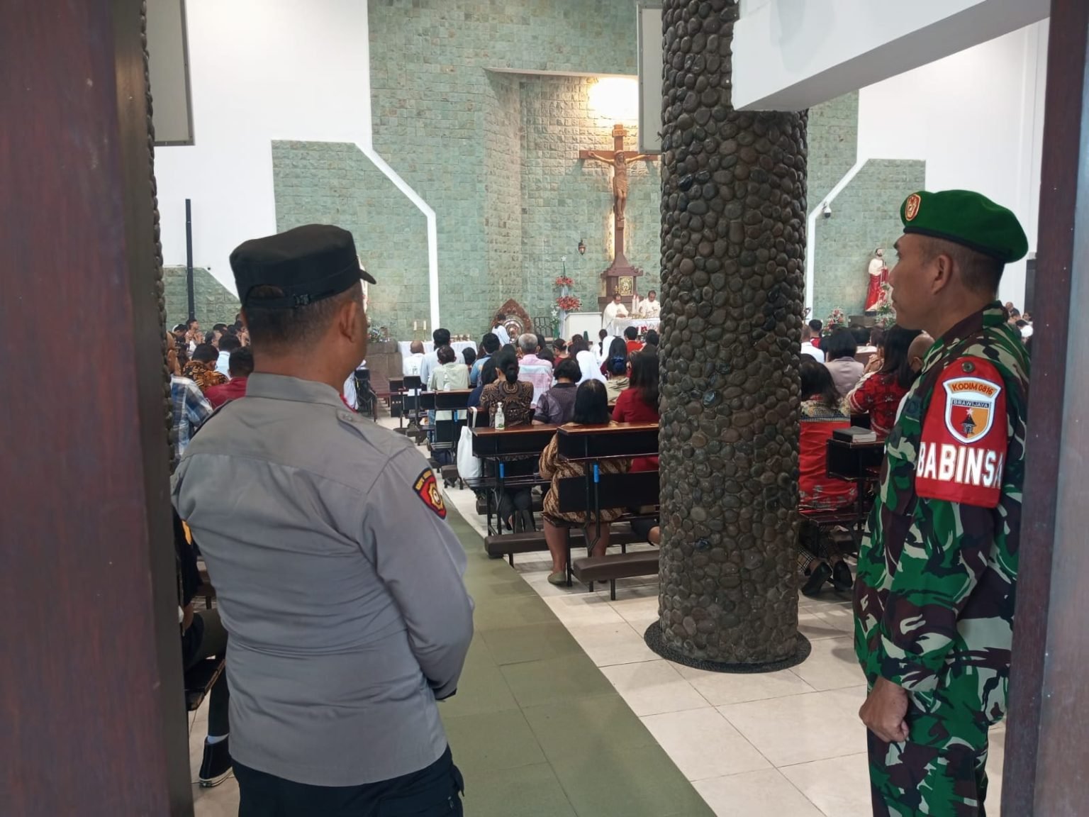 Polisi Sidoarjo Siaga Amankan Gereja, Pastikan Ibadah Minggu Berjalan Aman dan Nyaman