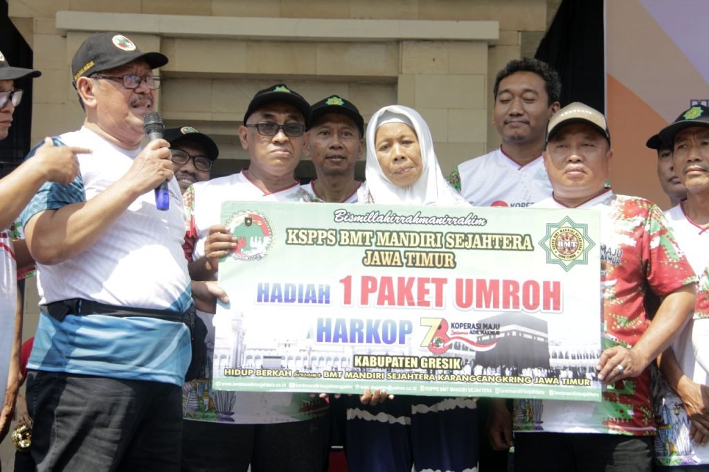 Semarak Harkopnas ke-78 di Gresik: Ribuan Warga Ikuti Senam dan Jalan Sehat Bersama