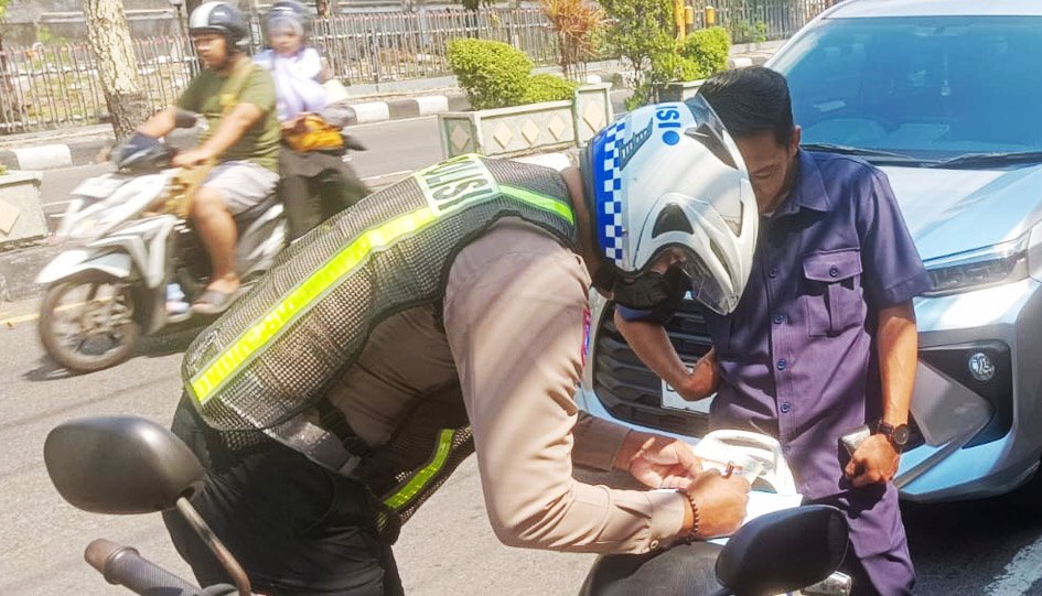 Operasi Patuh Semeru 2025: Satlantas Gresik Tindak 1.198 Pelanggar Lalu Lintas