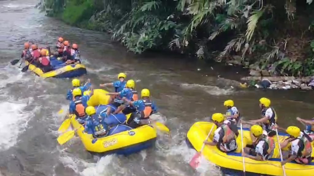 Surabaya dan Kabupaten Probolinggo Bersaing Ketat di Arung Jeram