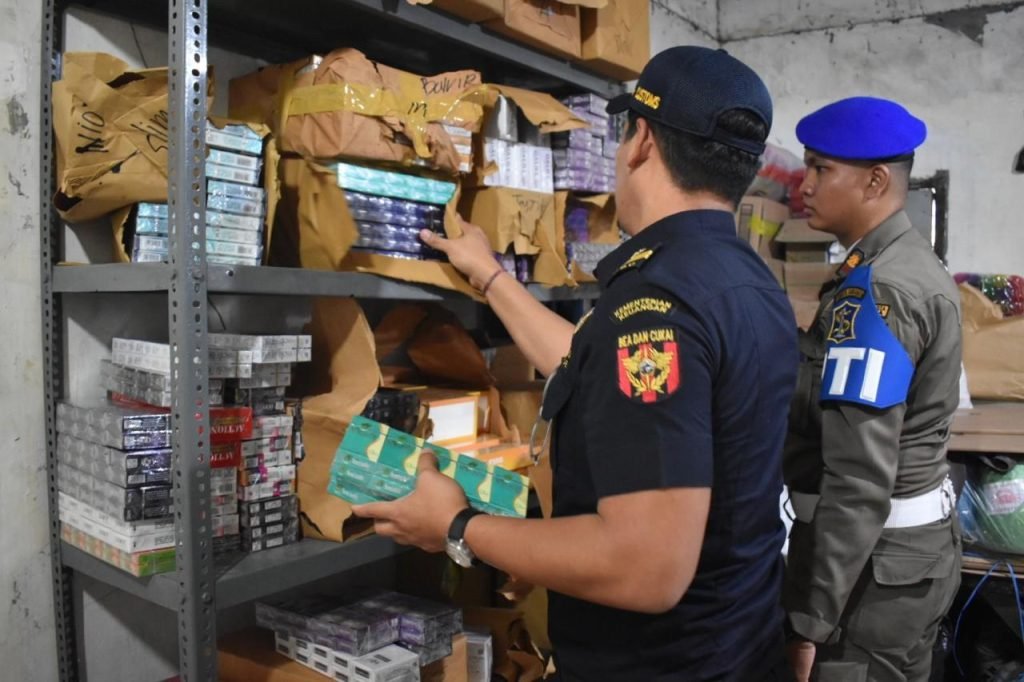 Satpol PP dan Bea Cukai Sidoarjo Amankan 500 Ribut Batang Rokok Ilegal