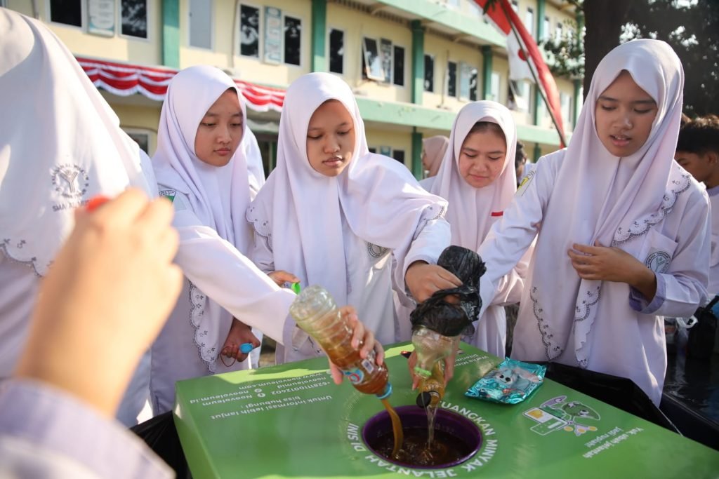 Peringati HKAN 2025, SMA Al Muslim Ajak Siswa Olah Minyak Jelantah Jadi Energi Bersih