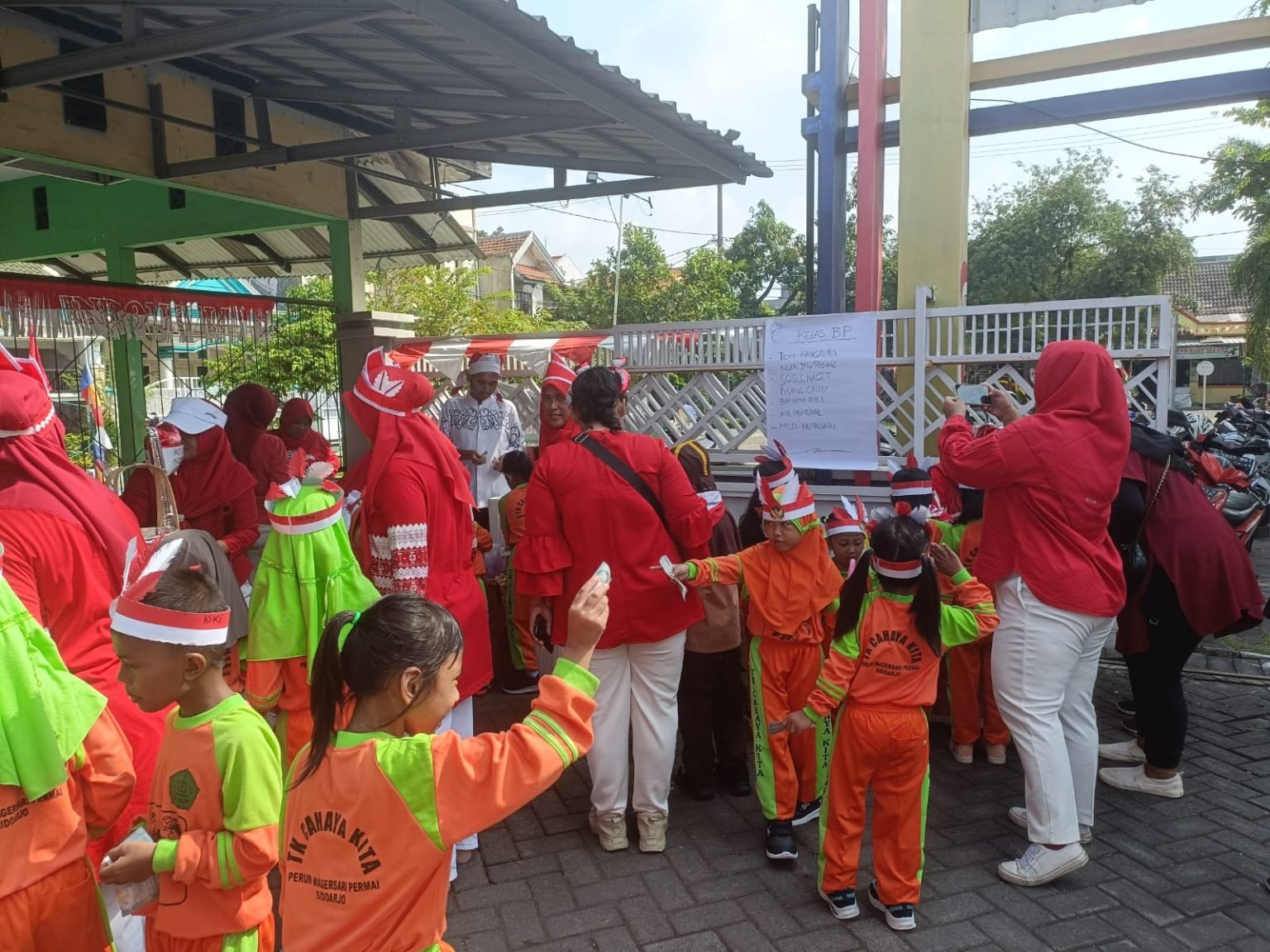 Rayakan HUT RI ke 80, TK Cahaya Kita Gelar Bazar Peduli UMKM Mamin Sehat