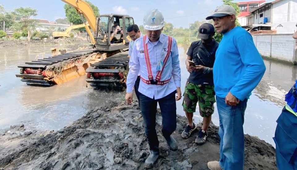 Tugu Tirta Keruk Sedimentasi Sungai Wendit Warga Dapat Menikmati Air Bersih Secara Optimal
