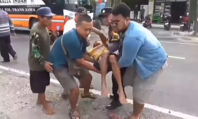 Setali Tiga Uang Abai Keselamatan Berkendara, Dua Pemotor Terkapar di Jalur Utama Magetan-Ngawi