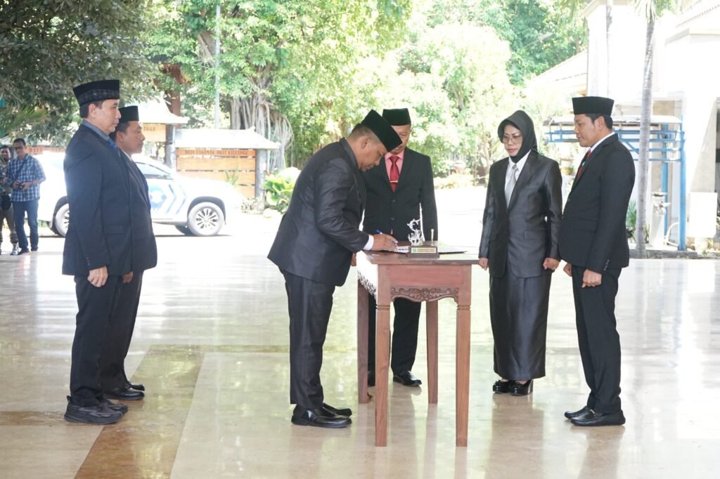 Bupati Subandi Lantik 61 Pejabat di Lingkungan Pemkab Sidoarjo