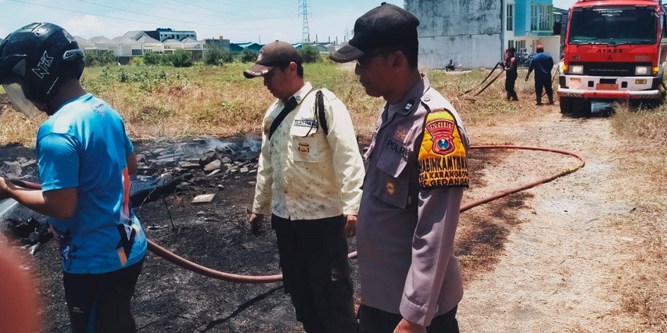 Kebakaran Ilalang di Desa Bangah Sidoarjo Diduga Dipicu Pembakaran Sampah