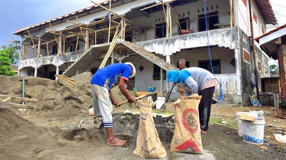 SIG Dukung Pendidikan dan Sosial di Situbondo-Bondowoso Lewat Program TJSL