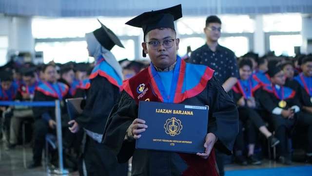 Hambatan Ekonomi Tak Halangi Hilmi Jadi Wisudawan Bidikmisi Terbaik ITS