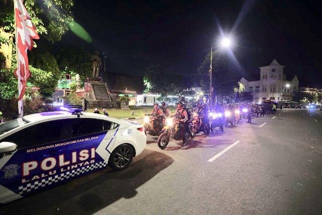 Polda Jatim Gelar Patroli Skala Besar di Surabaya