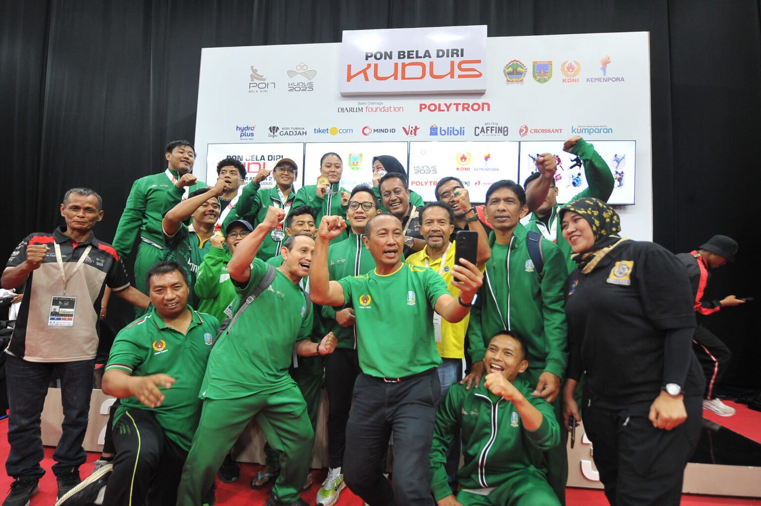 Cabor Gulat Jatim Juara Umum