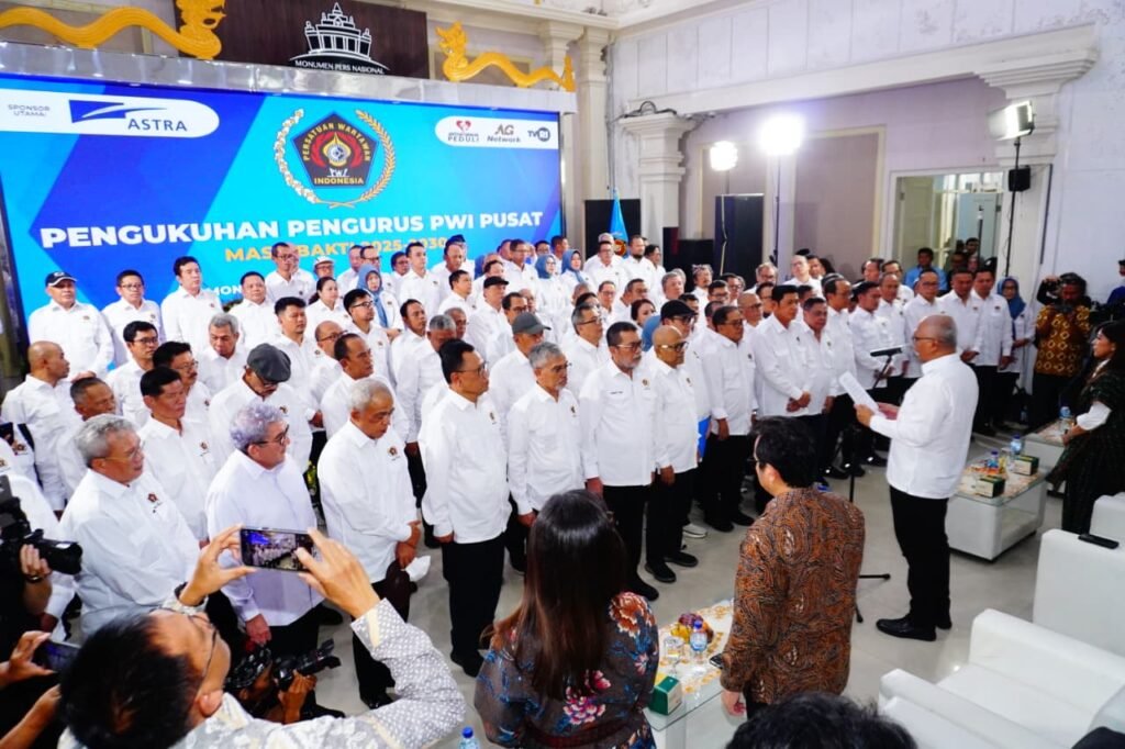 Pengurus PWI Pusat Periode 2025-2030 Resmi Dikukuhkan di Monumen Pers Solo