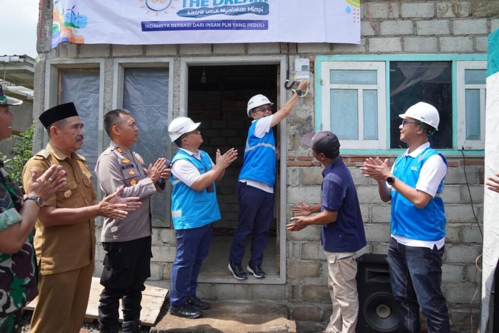 PLN Nyalakan Harapan 283 Warga Prasejahtera di Jawa Timur Lewat Program Light Up The Dream