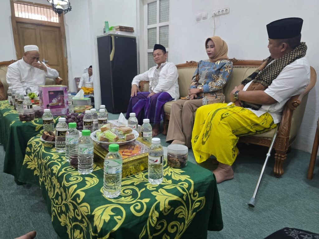 Wabup Mimik Idayana Tinjau Ponpes Al Khoziny dan Salurkan Bantuan Rp150 Juta