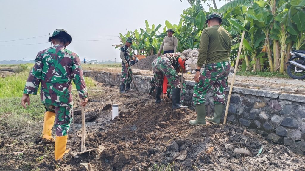 Hadirkan Kemanunggalan: Satgas TMMD 126 dan Warga Gotong Royong Hadirkan Sumber Air di Desa Kedondong