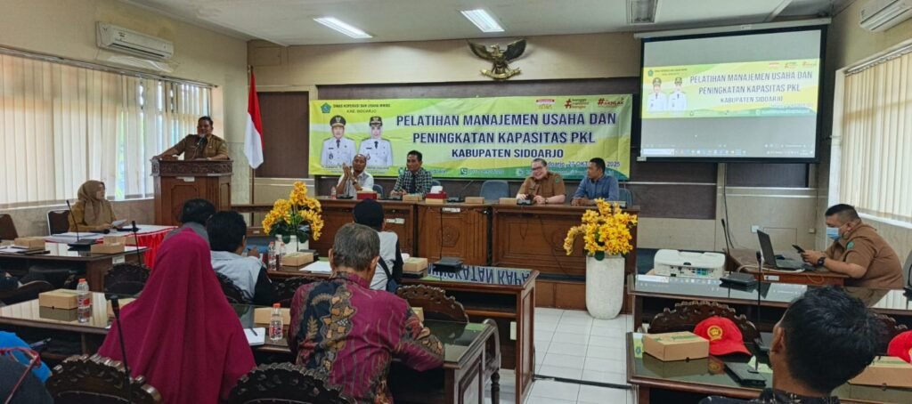 Dinas Koperasi Sidoarjo Gelar Pelatihan Manajemen Usaha, Dorong PKL Naik Kelas