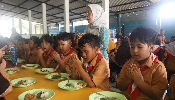 Yayasan Al Muslim Sidoarjo Hadirkan Program Makan Siang Sehat dan Pendidikan Karakter