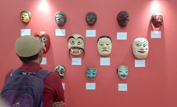 Topeng-Topeng Nusantara Penuhi Museum Mpu Tantular, Tampilkan Keindahan dan Makna Budaya
