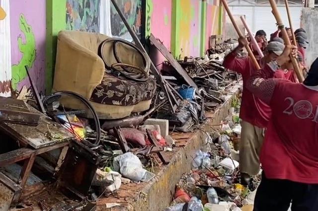 Dua Pompa Jebol gegara Tersangkut Kursi