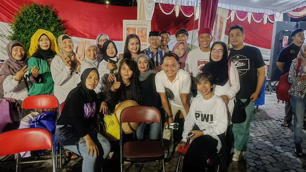 Tim Line Dance PWI dan PARFI Jatim Meriahkan Parade Surabaya Juang Surabaya Epic 2025