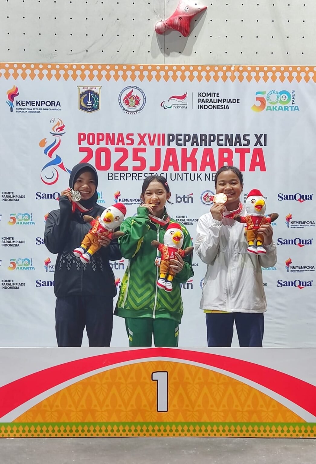 Dua Emas Kantongi Cabor Panjat Tebing di POPNAS