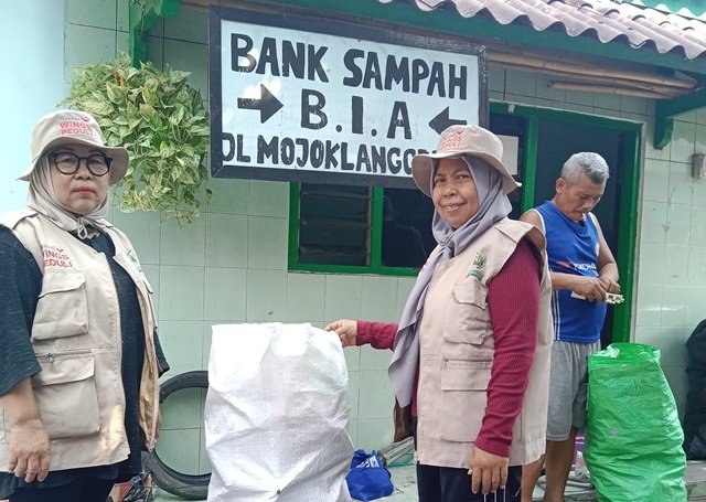 Yayasan Wings Peduli Dampingi Bank Sampah di Surabaya
