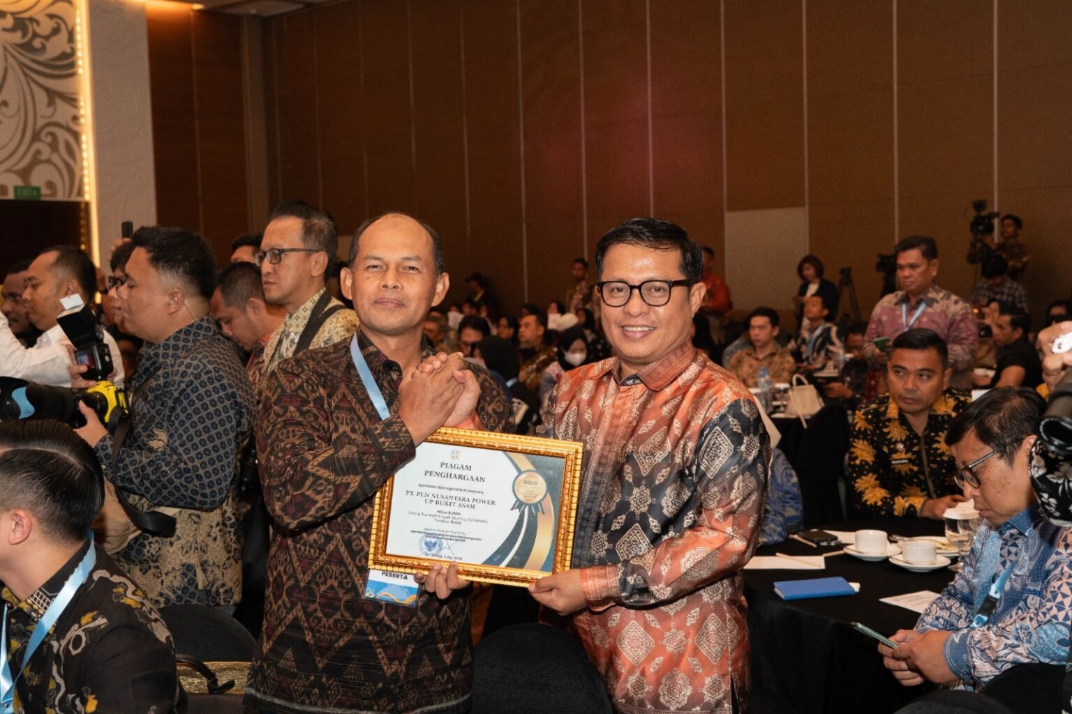 Dukung Program GENTING, PLN Nusantara Power Raih Dua Penghargaan Gold dari BKKBN