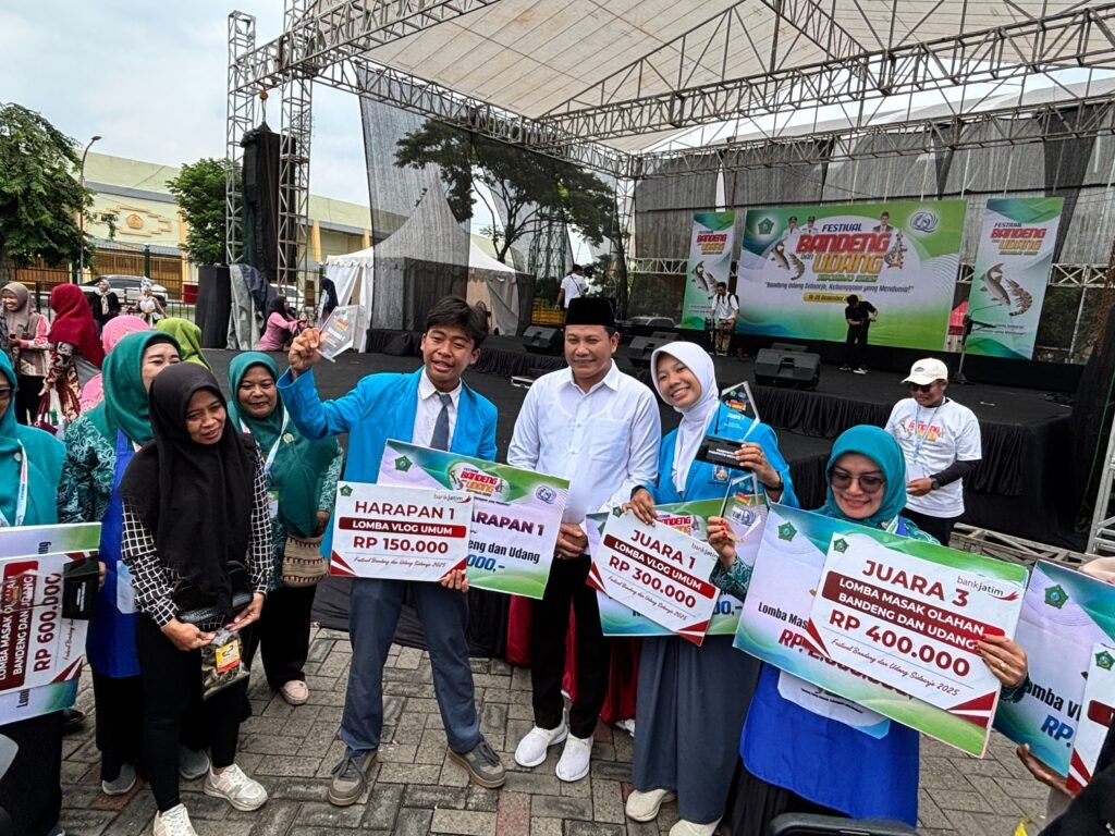 Bupati Subandi Resmi Tutup Festival Bandeng dan Udang Sidoarjo 2025