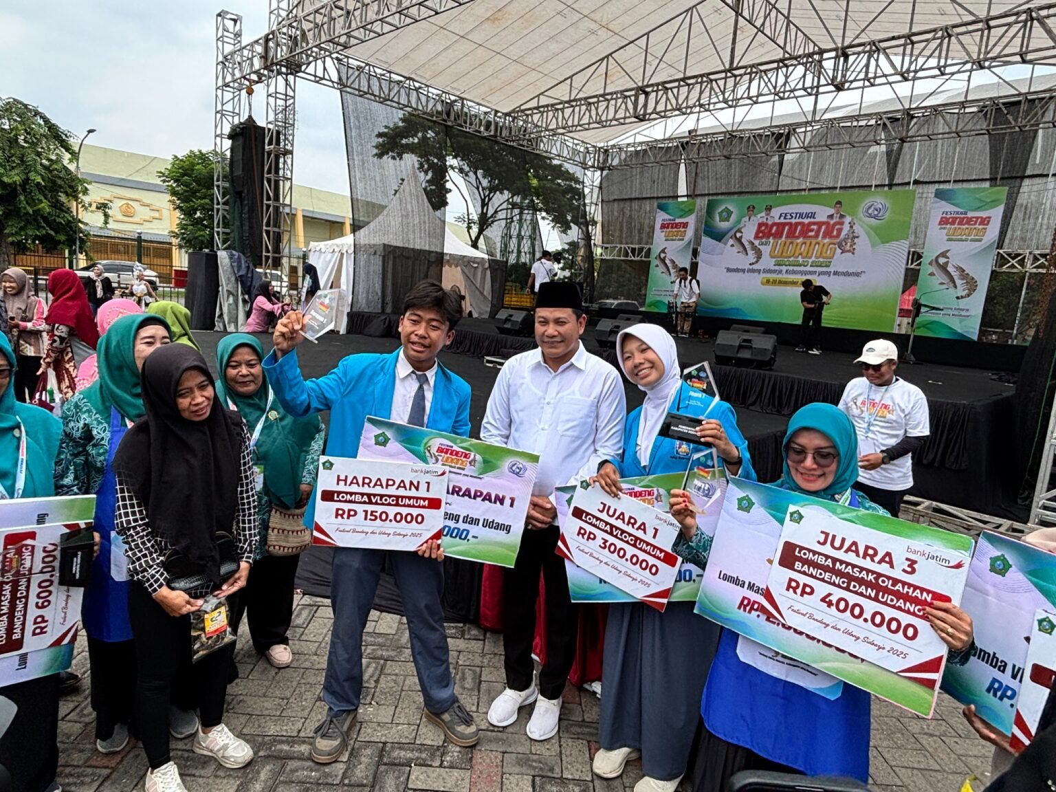Bupati Subandi Resmi Tutup Festival Bandeng dan Udang Sidoarjo 2025
