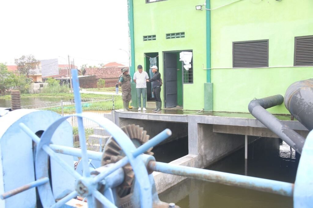 Sidak Rumah Pompa, Bupati Sidoarjo Ancam Tandai Kontraktor yang Telat