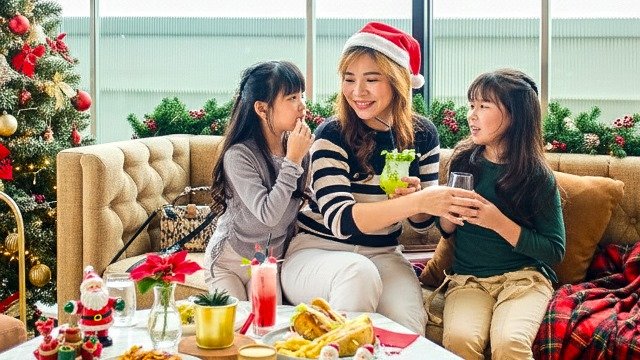 Whiz Luxe Hotel Spazio Surabaya Hadirkan Christmas Carnival Wonderland