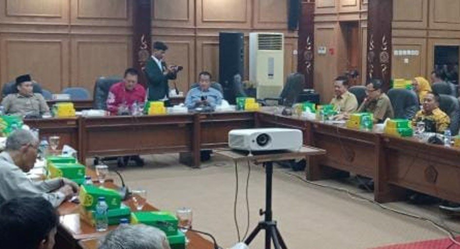 Hearing DPRD Sidoarjo, Warga Tolak Gudang PT Seruni Glass Berdampingan dengan Permukiman