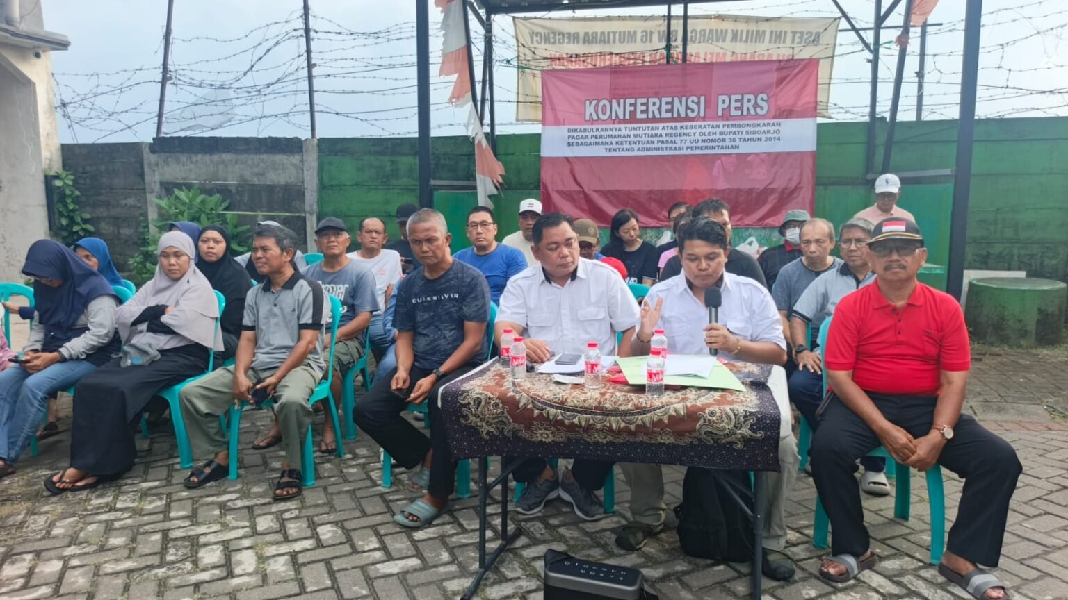 Keberatan Warga Mutiara Regency Dikabulkan, Rencana Pembongkaran Tembok Dinyatakan Gugur